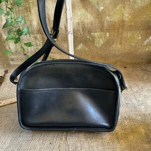 Vintage Coach bag No. O84-1622 Black Crossbody, excellent condition